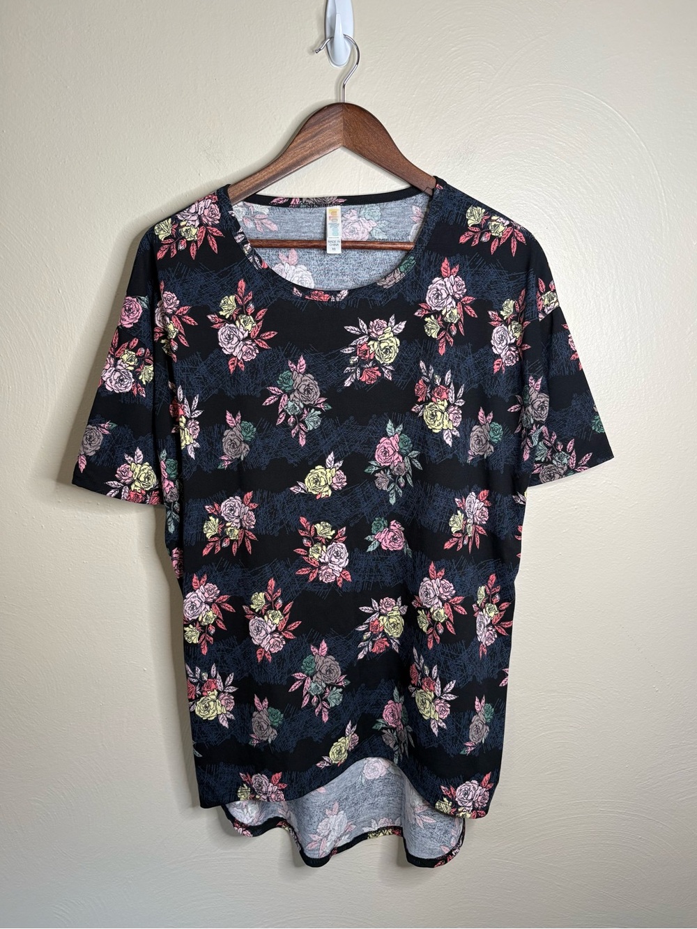 LuLaRoe Irma XS Black Floral High Low Tunic Top Short Sleeve Stretch Oversized
